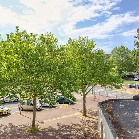 Апартаменты L'Elysee - Easy Check-In - Arrivee Autonome - Place Parking Privative - T2 Surequipe - Wifi - Netflix Courcouronnes Экстерьер фото