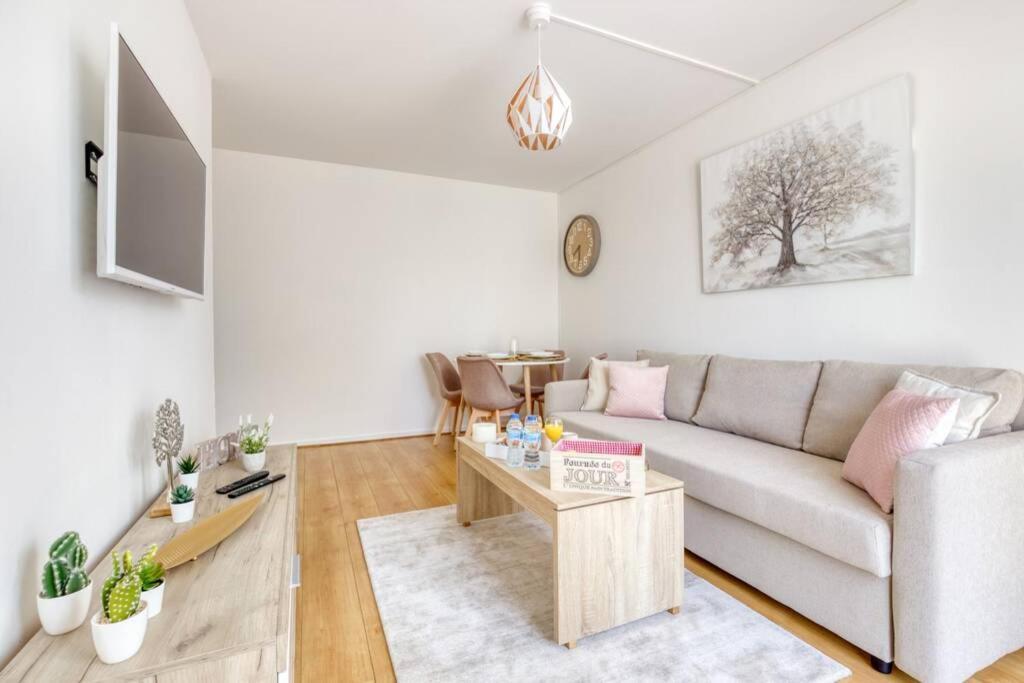 Апартаменты L'Elysee - Easy Check-In - Arrivee Autonome - Place Parking Privative - T2 Surequipe - Wifi - Netflix Courcouronnes Экстерьер фото