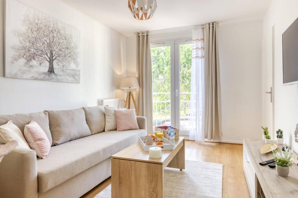 Апартаменты L'Elysee - Easy Check-In - Arrivee Autonome - Place Parking Privative - T2 Surequipe - Wifi - Netflix Courcouronnes Экстерьер фото